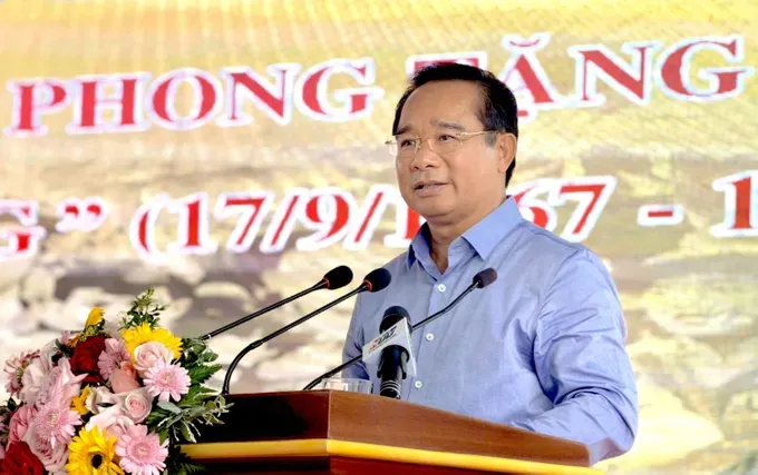 o1e-7737-7621.jpg (1)